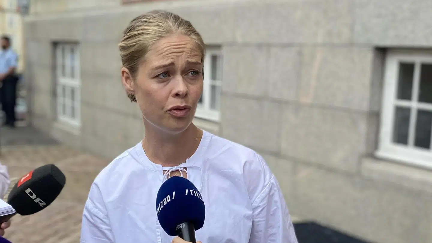 Stefan Nymanns hustru, Gitte, har siddet med til samtlige retsmøder. Her ses hun uden for Retten i Aarhus oven på domsafsigelsen. Foto: Nina Gaunø Fredberg