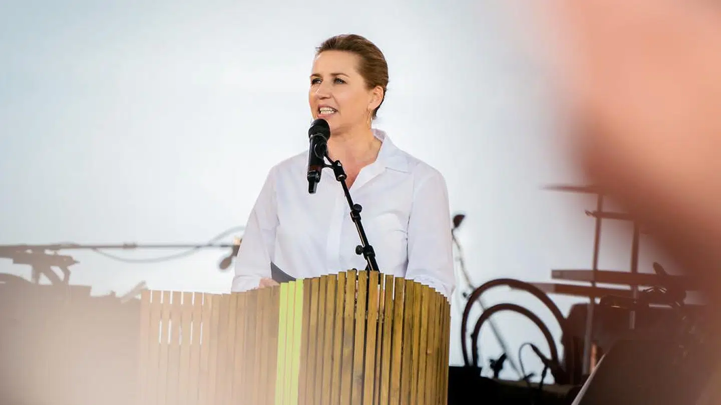 Statsminister Mette Frederiksen retter en skarp kritik af danske medier, som hun mener skriver »forkerte ting« som folk »helt omkostningsfrit påstår«