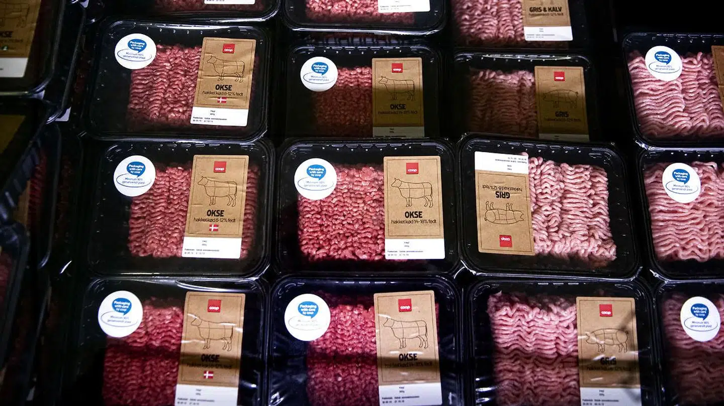 Den snavsede slingrekurs er særligt centreret om supermarkedets slagterafdeling. Arkivfoto