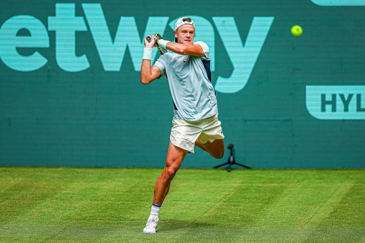 Holger Rune startede fint, men kunne ikke hamle op med Pablo Carreño Busta i Halle. Imago/Mathias Schulz/Ritzau Scanpix