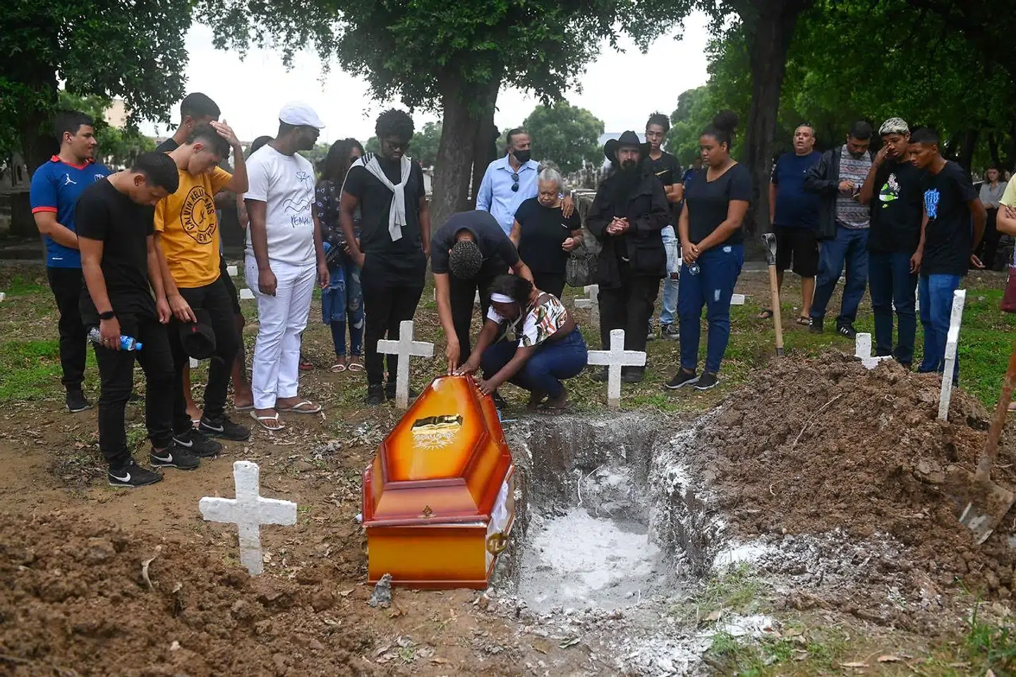 Familie og venner til Gabrielle Ferreira da Cunha er samlet til hendes begravelse.
