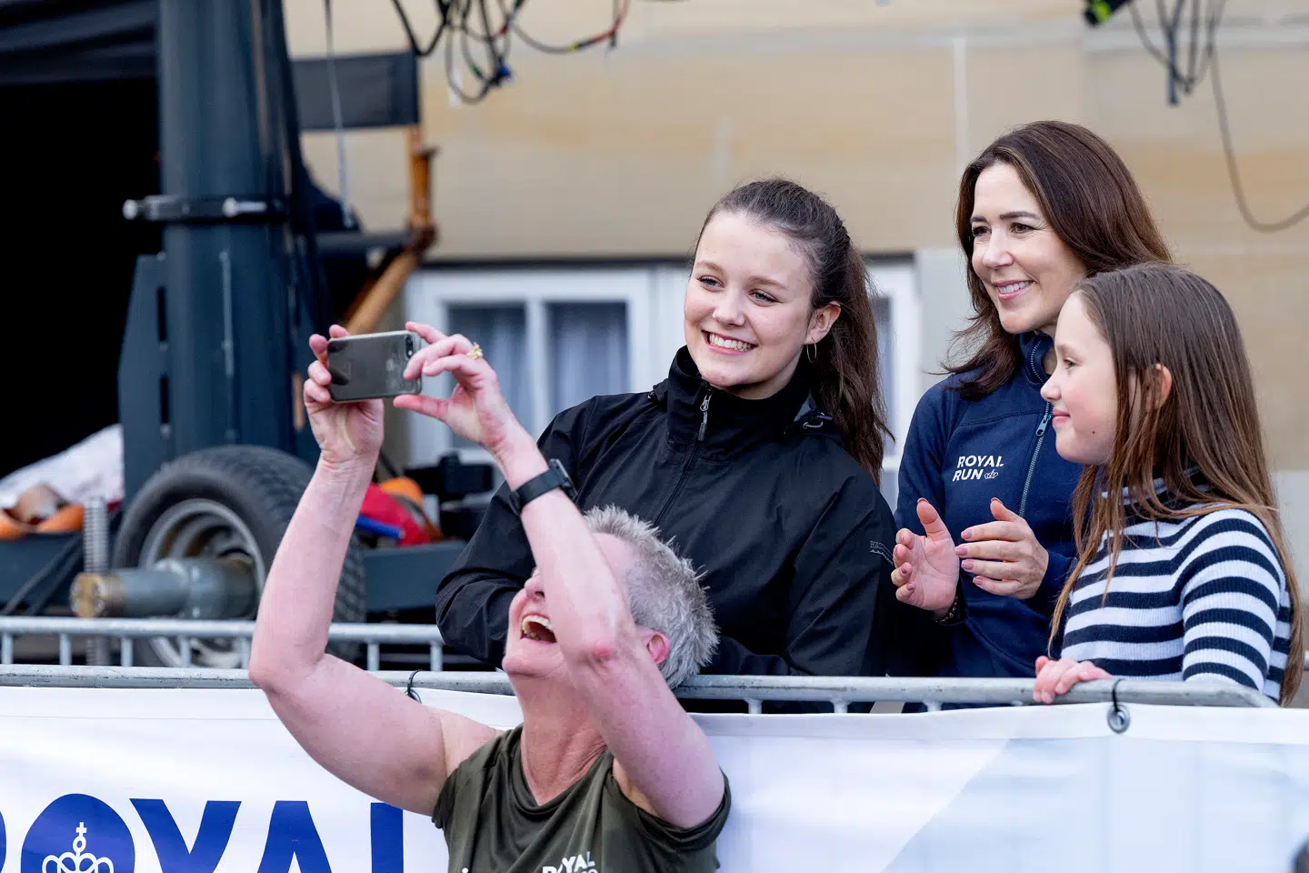 Der blev taget mange selfier ved årets Royal Run. Og Frederik Haun nåede også at ærgre sig over, at han ikke havde spurgt om en – men så opdagede han videoen.