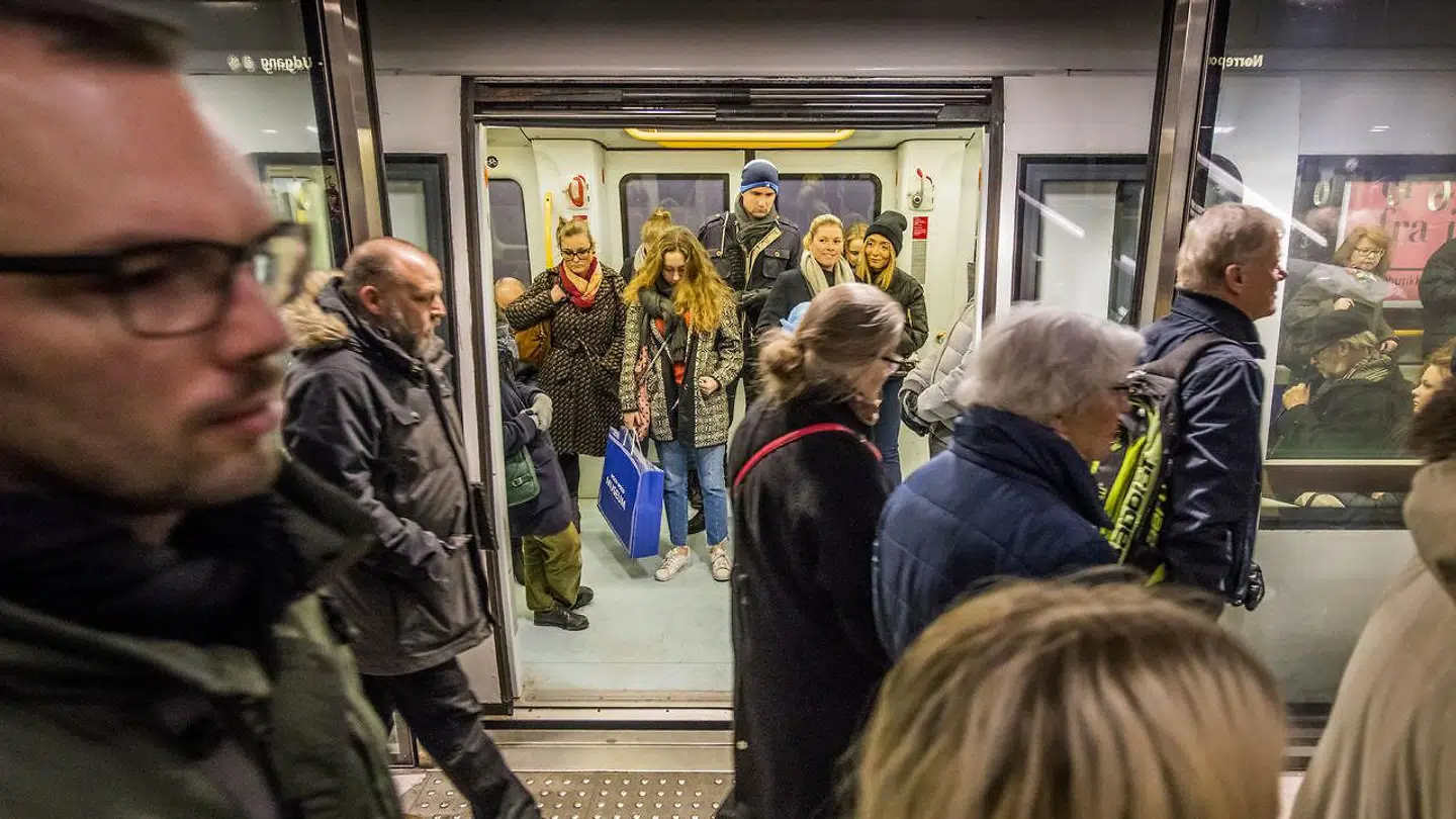 Metroen i København. Myldretid på Nørrebro station. Arkivfoto