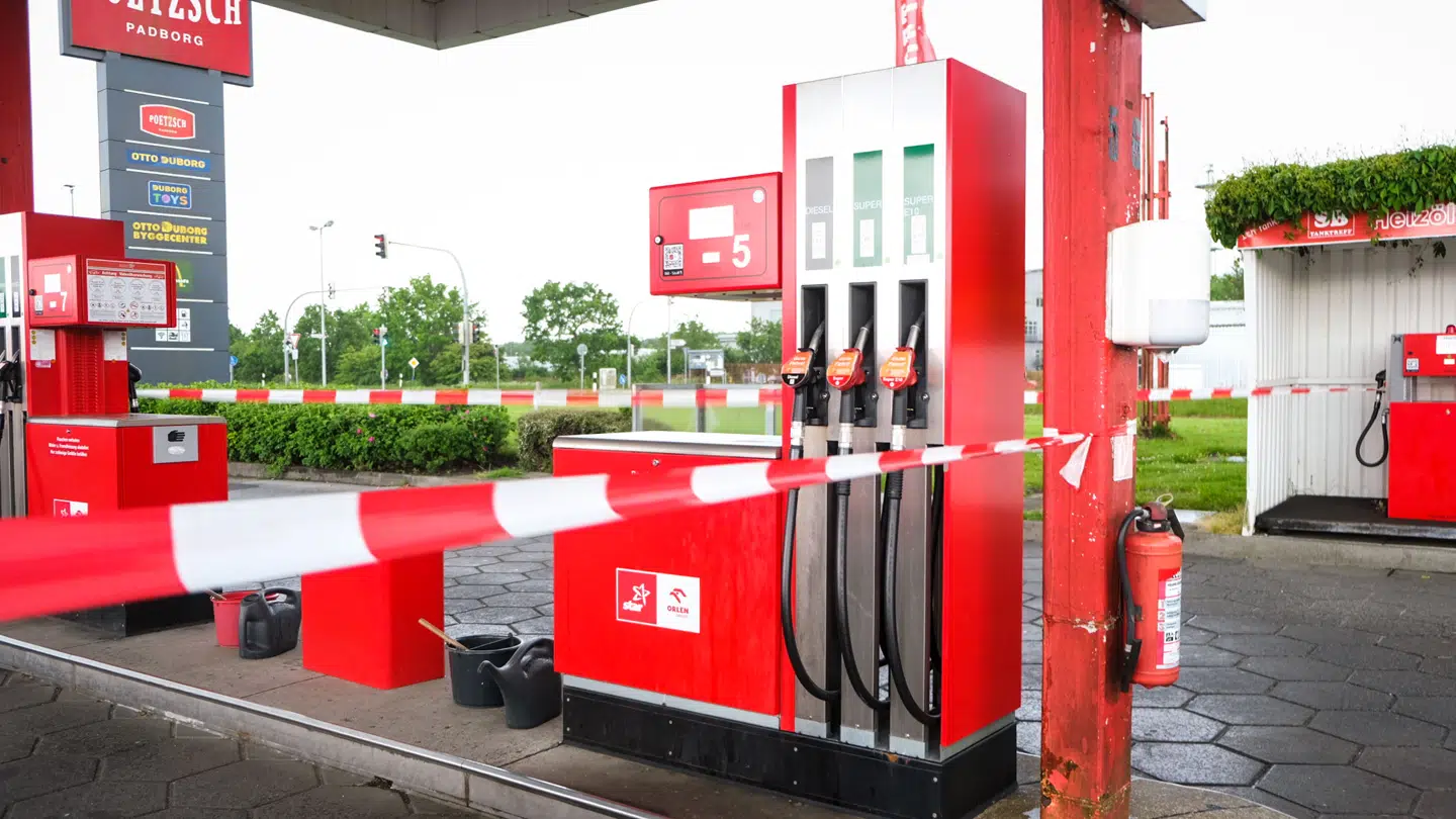 Denne tankstation er spærret helt af.