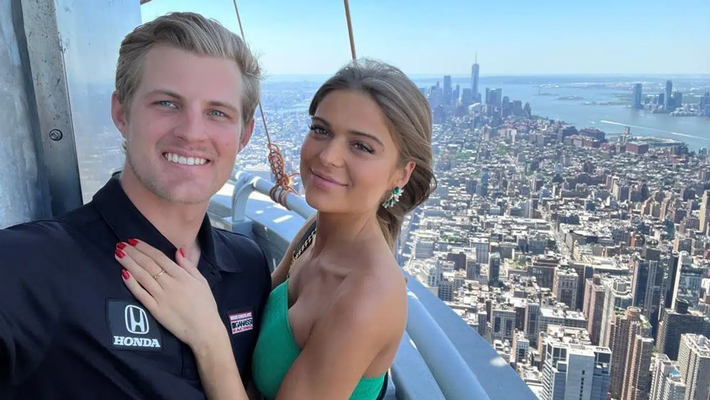 Marcus Ericsson og danske Iris Jondahl på toppen af Empire State Building efter sejren.