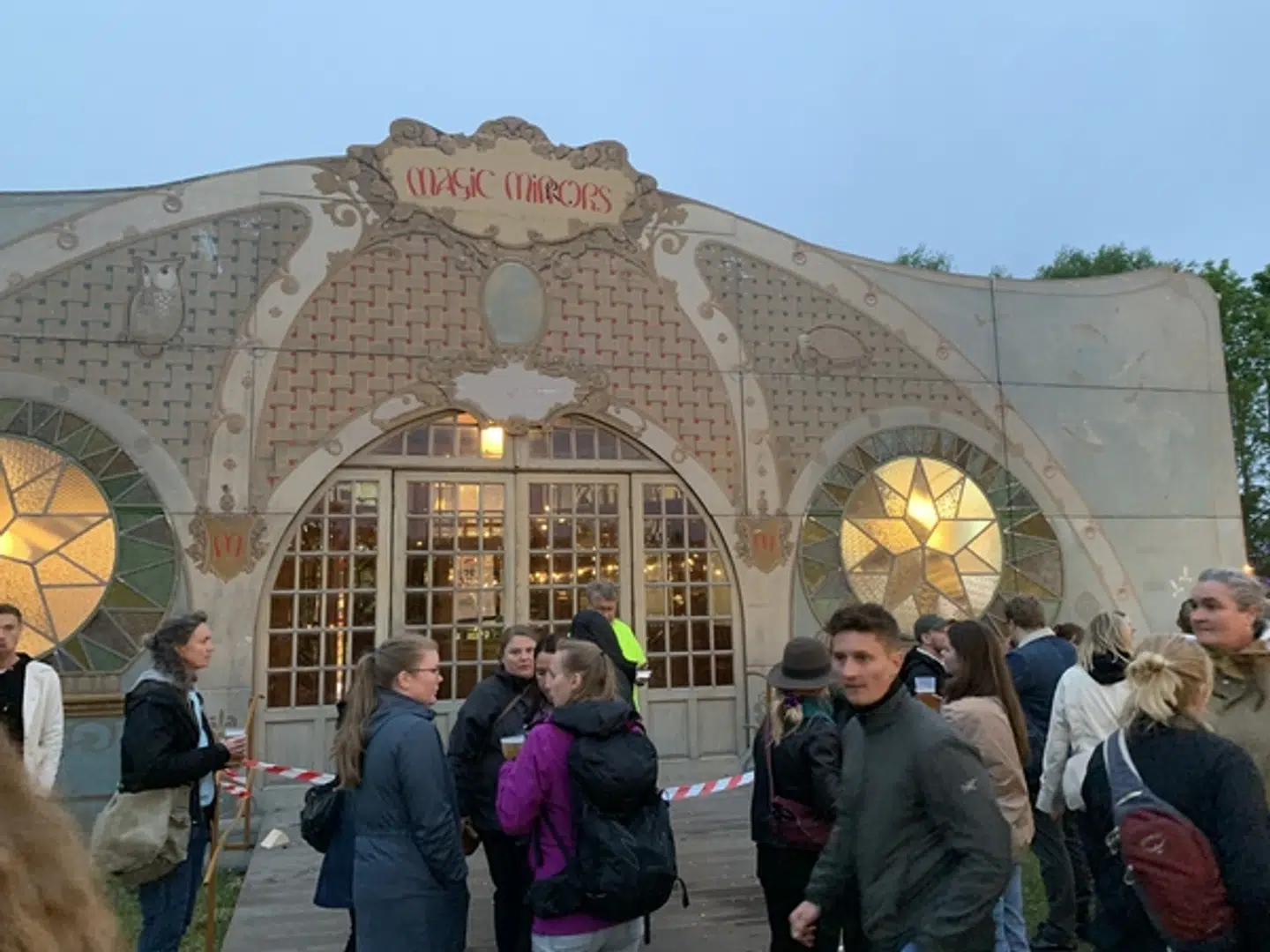 Efter gulv-ulykken blev der lukket for sideshow-scenen resten af torsdag aften.