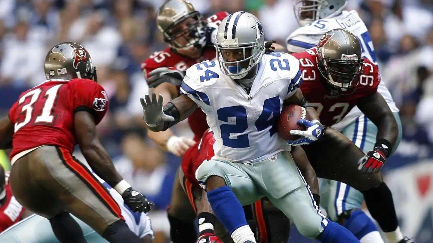 Marion Barber i den hvide og blå trøje.