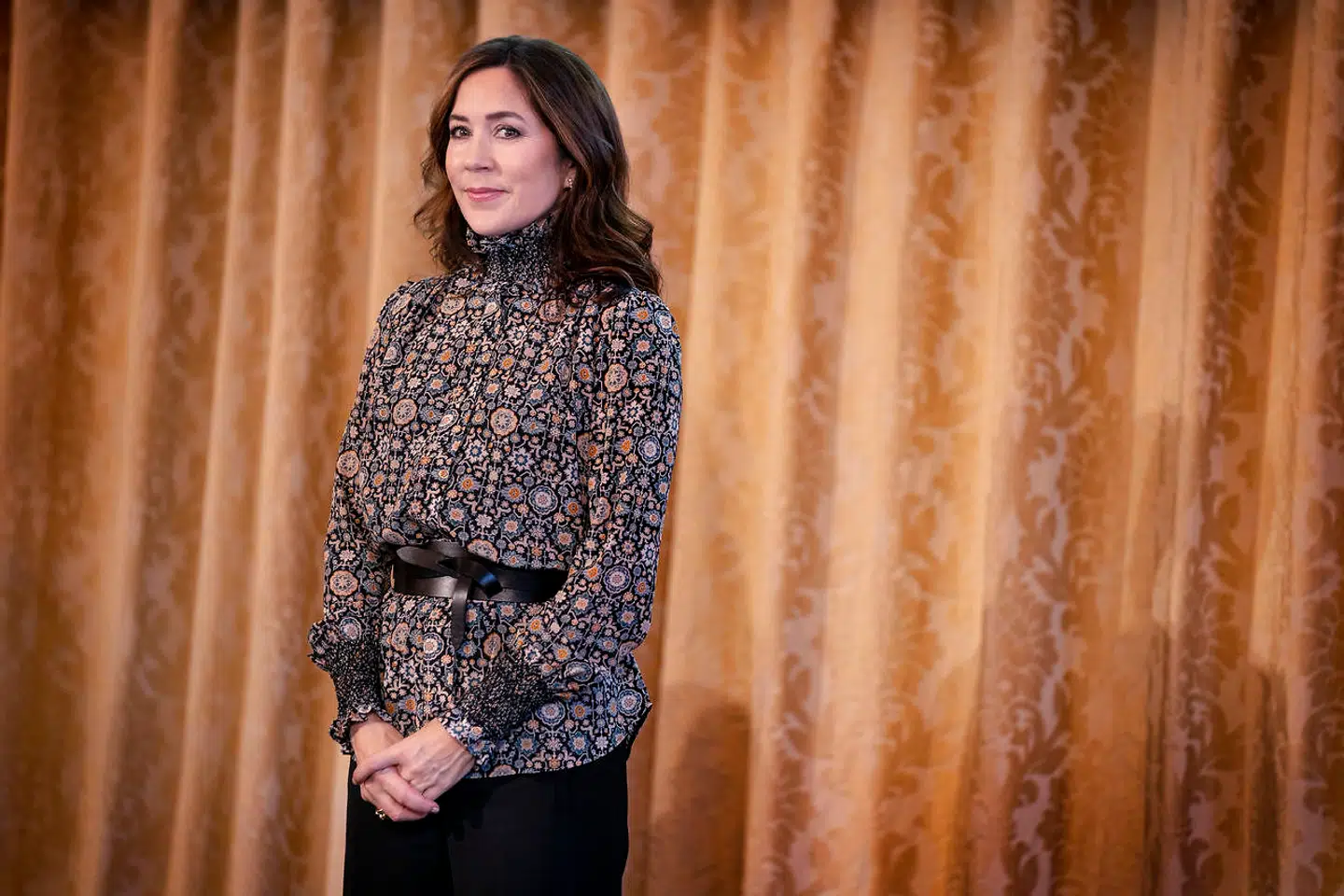 Kronprinsesse Mary ulasteligt klædt som altid. Her uddeler hun EliteForsk-priser i Moltkes Palæ i København, torsdag den 24. februar 2022.