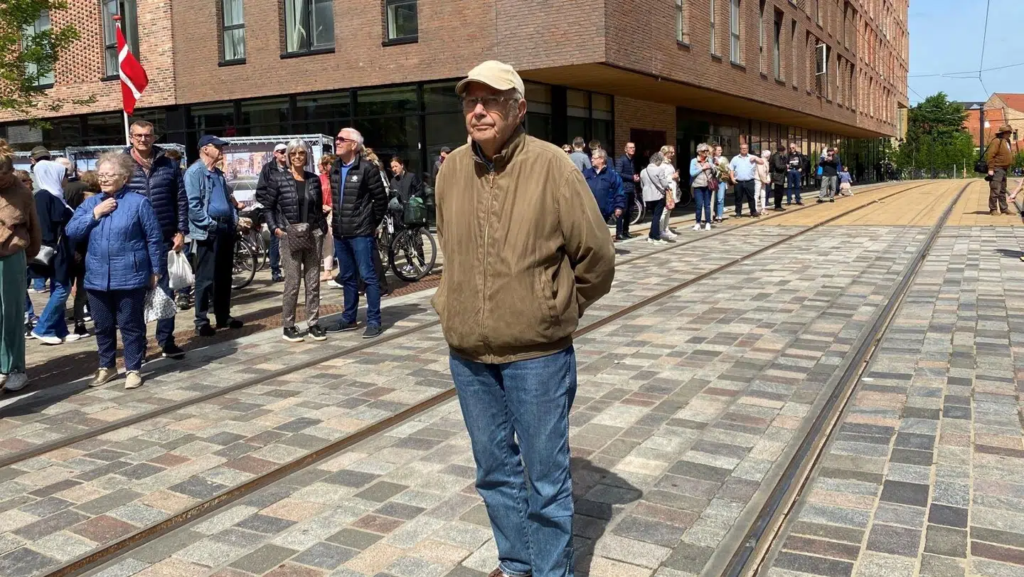 Morten Engelbrecht spejder efter den allerførste letbane i drift i Odense.