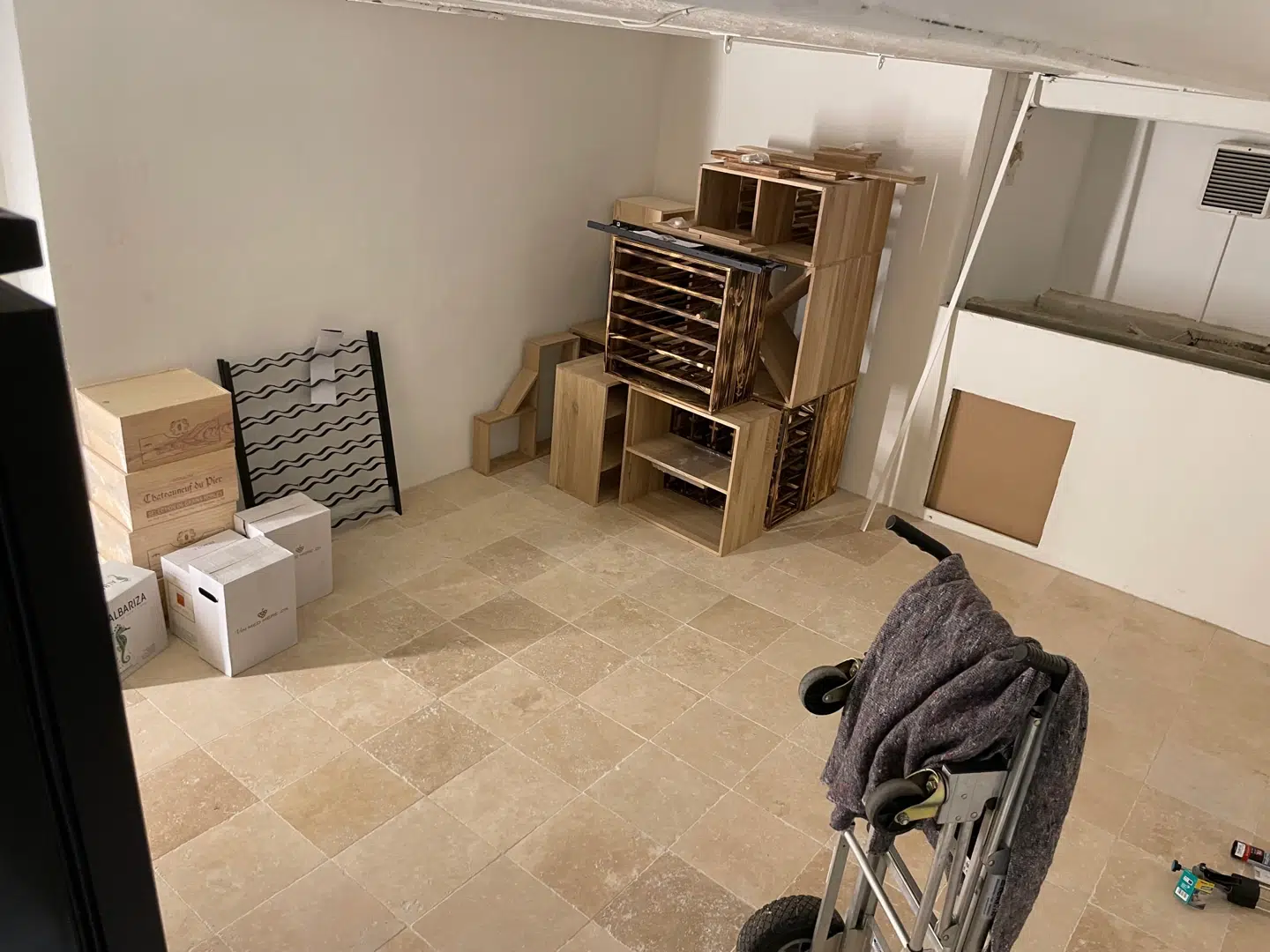 Udstillingskælderen skal blandt andet indeholde alt fra hylder til skabe og store vægmonteringer. Foto: Privat