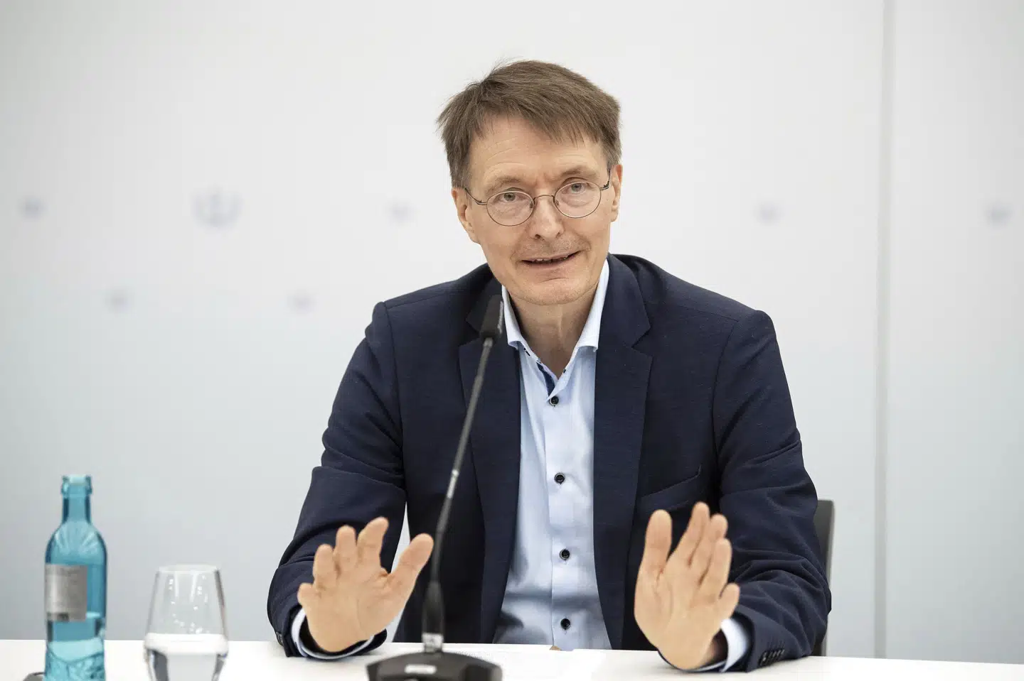 - Vi ønsker at være parate til at vaccinere personer, som har været i kontakt med smittede, hvis et udbrud i Tysland bliver forværret. Det siger Tysklands sundhedsminister, Karl Lauterbach, som har bestilt 40.000 doser vaccine mod abekopper hos Bavarian Nordic. Melissa Erichsen/Ritzau Scanpix