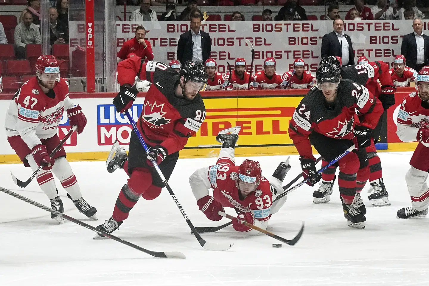 - Alle ofrede sig for hinanden, lyder det fra Nikolaj Ehlers efter choksejren over Canada. Martin Meissner/Ritzau Scanpix