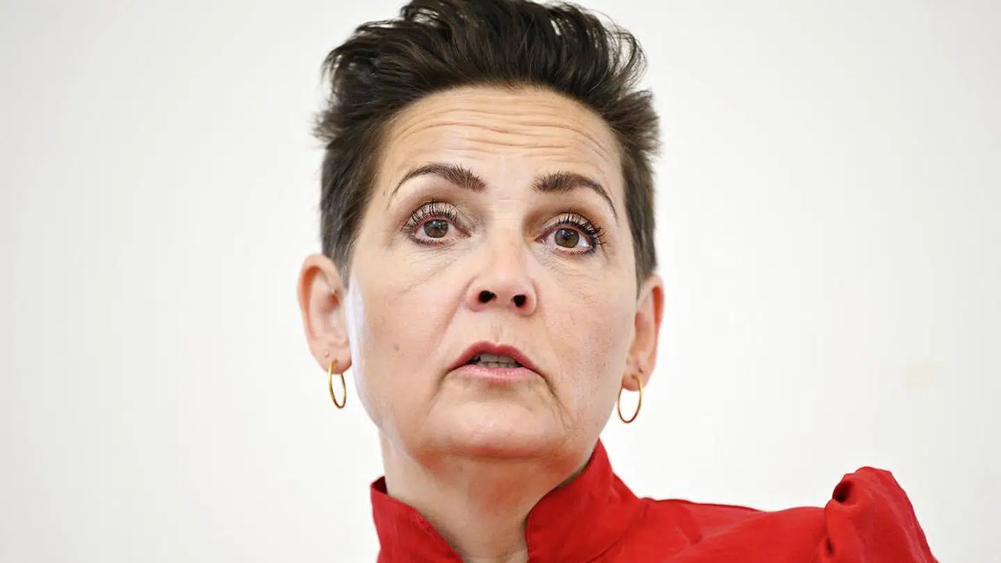 Formand for SF Pia Olsen Dyhr forslår, at de unge studerende skal have en økonomisk håndsrækning på 2.000 kroner.