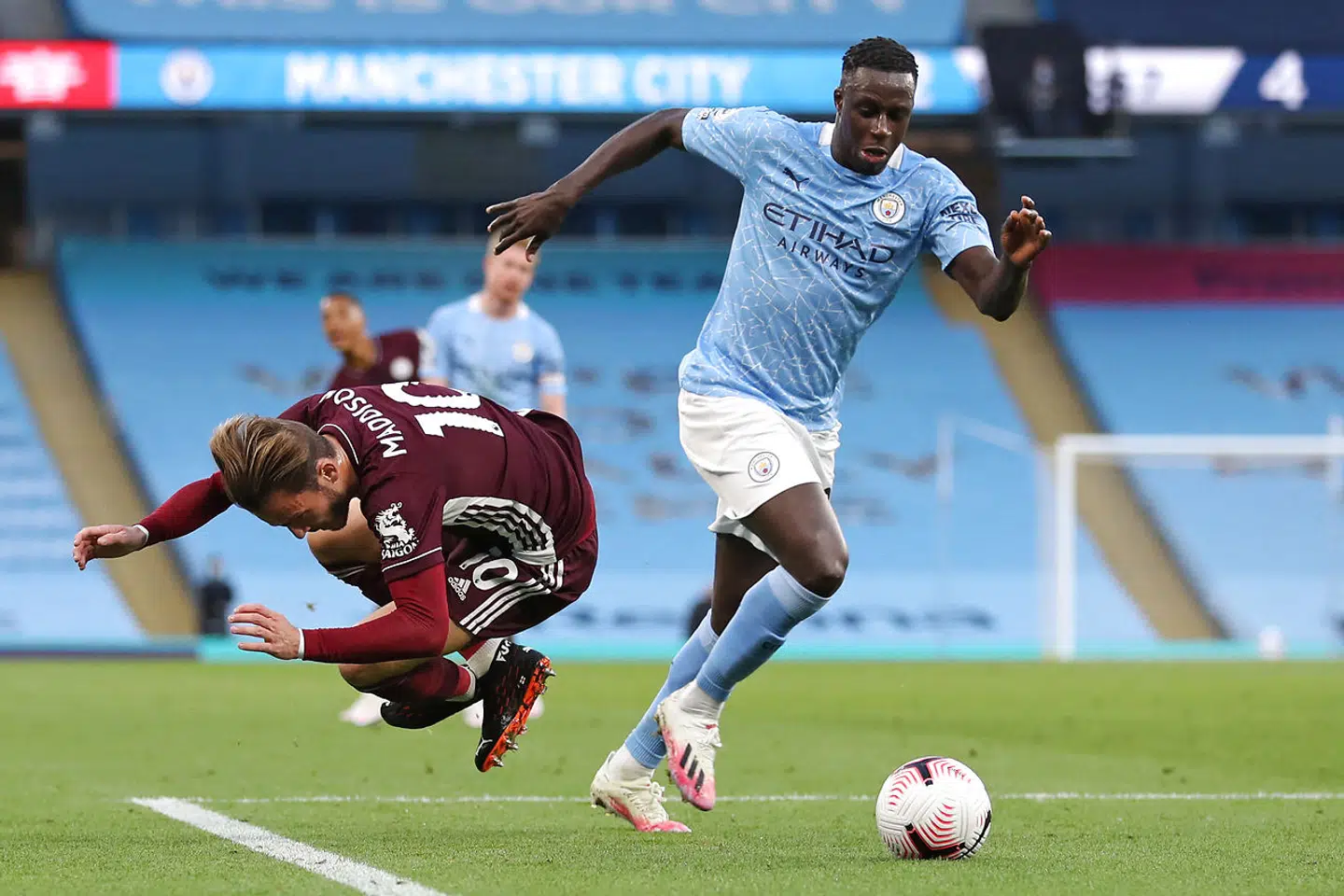 Benjamin Mendy er blevet suspenderet af sin klub Manchester City.