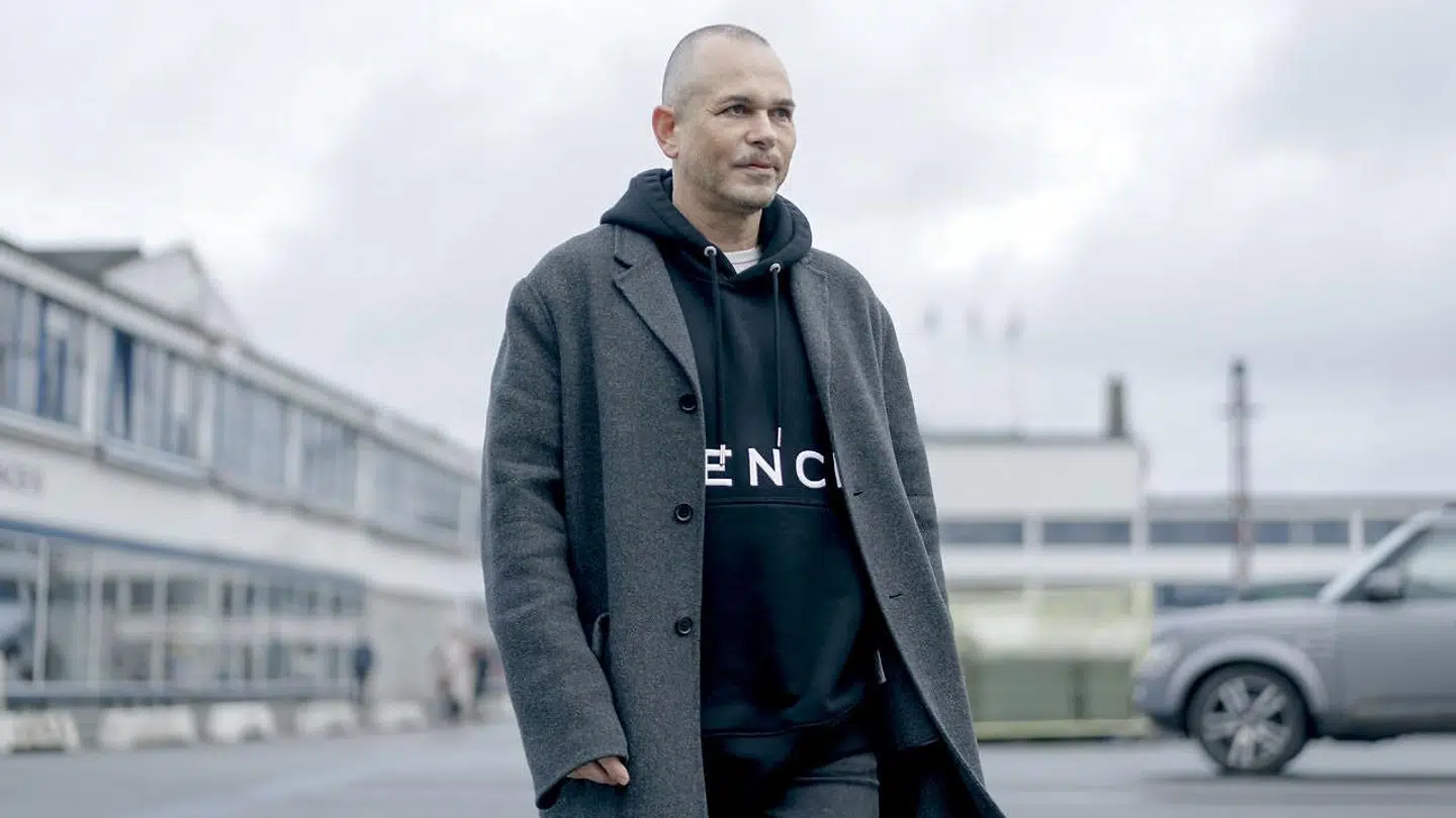 Modeeksperten Uffe Buchard står frem med sin egen historie om høretab.