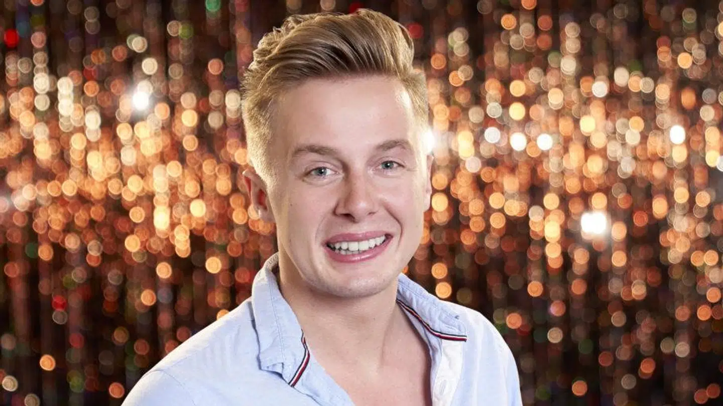 Tre år efter Teitur Skoubo blev kendt som vinder af 'Paradise Hotel', skal han mandag møde ved Retten i Odense tiltalt for voldtægt.