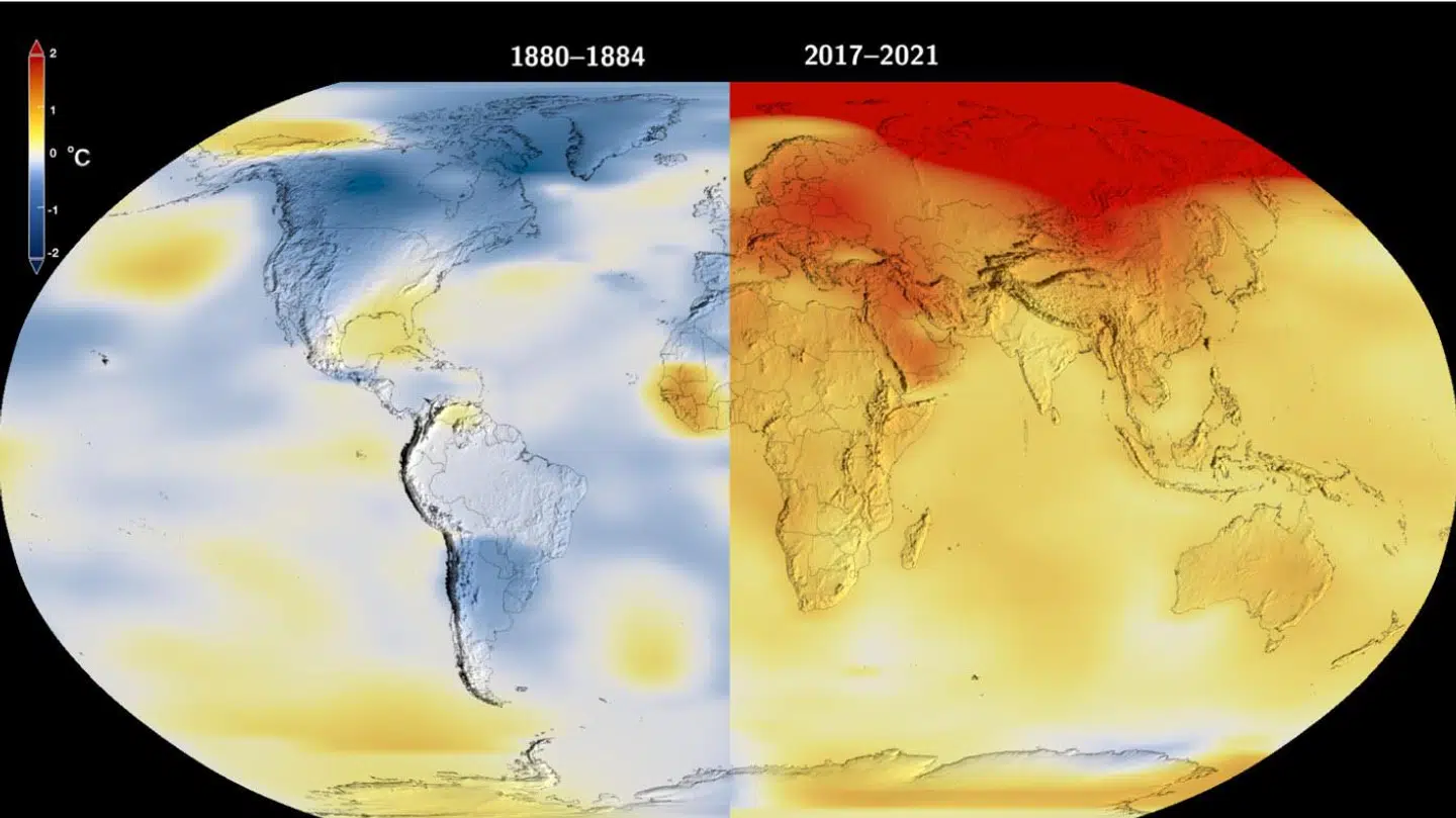 Lokale temperaturudsving på Jorden i 1880’erne (til venstre), sammenlignet med i dag (til højre). Globalt er temperaturen steget omkring 1 grad i denne periode, men lokalt kan variationerne være større eller mindre. Nu kaster ny forskning lys over sammenhængen mellem disse variationer og vejrets ustabilitet. (Foto: NASA's Scientific Visualization Studio.)