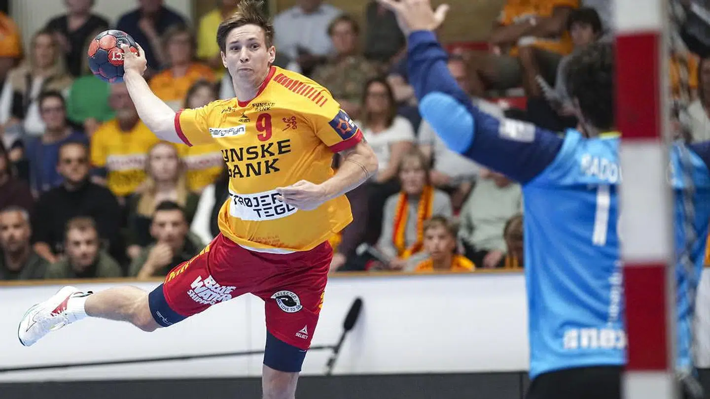 Jerry Tollbring bliver boende i Odense, mens kæresten, Nora Mørk, rykker til Esbjerg.