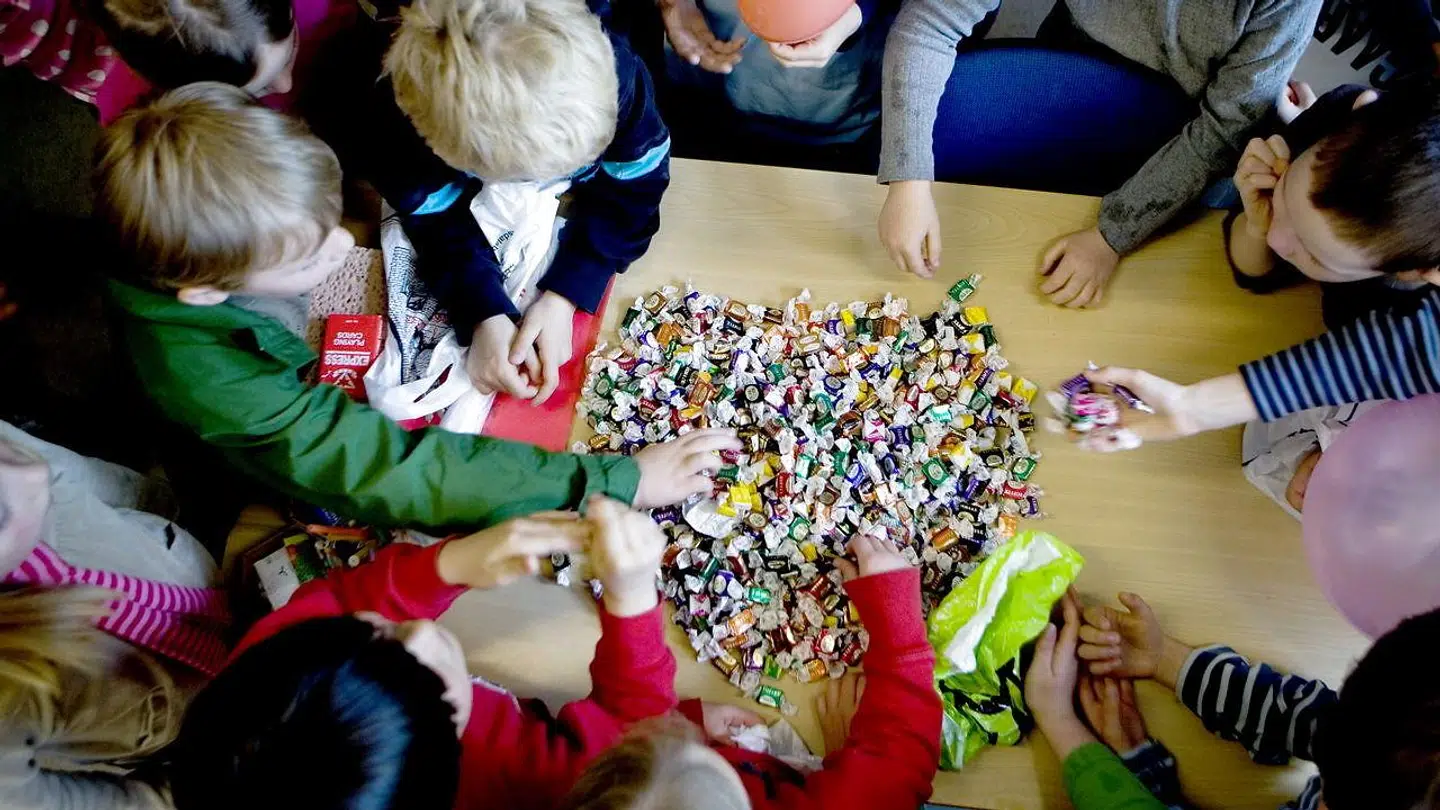ARKIVFOTO: Øster Farimagsgade skole holder sidste skoledag, 1u deler dagens karamel-høst.