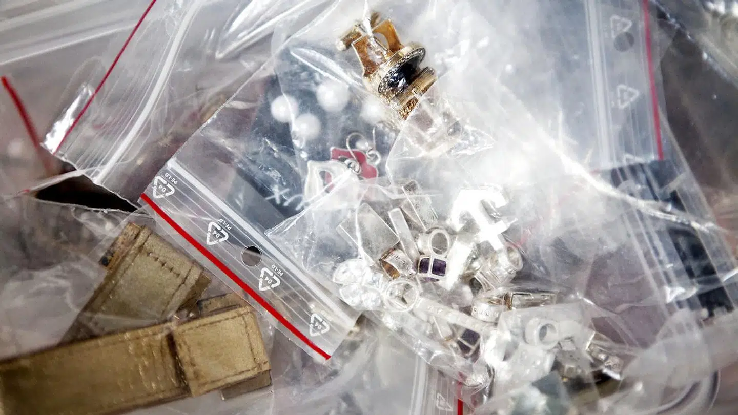 En 38-årig kvinde fra Nordjylland er sigtet efter en stribe indbrud under begravelser i Vestjylland.