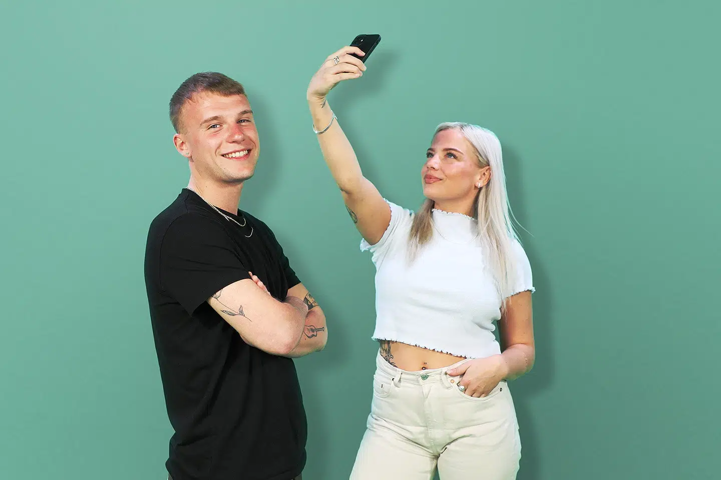 I den nye P3-podcast Ærligt?! forsøger værterne, Victor Kruse og Maria Helander, at bryde tabuer ved at skabe et rum, hvor der er plads til, at man tør at fortælle om sine største bommerter. (PR-foto). Adam Rishede / DR Presse/Free