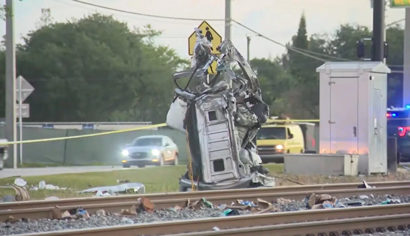 Her ses så resterne af bilen.