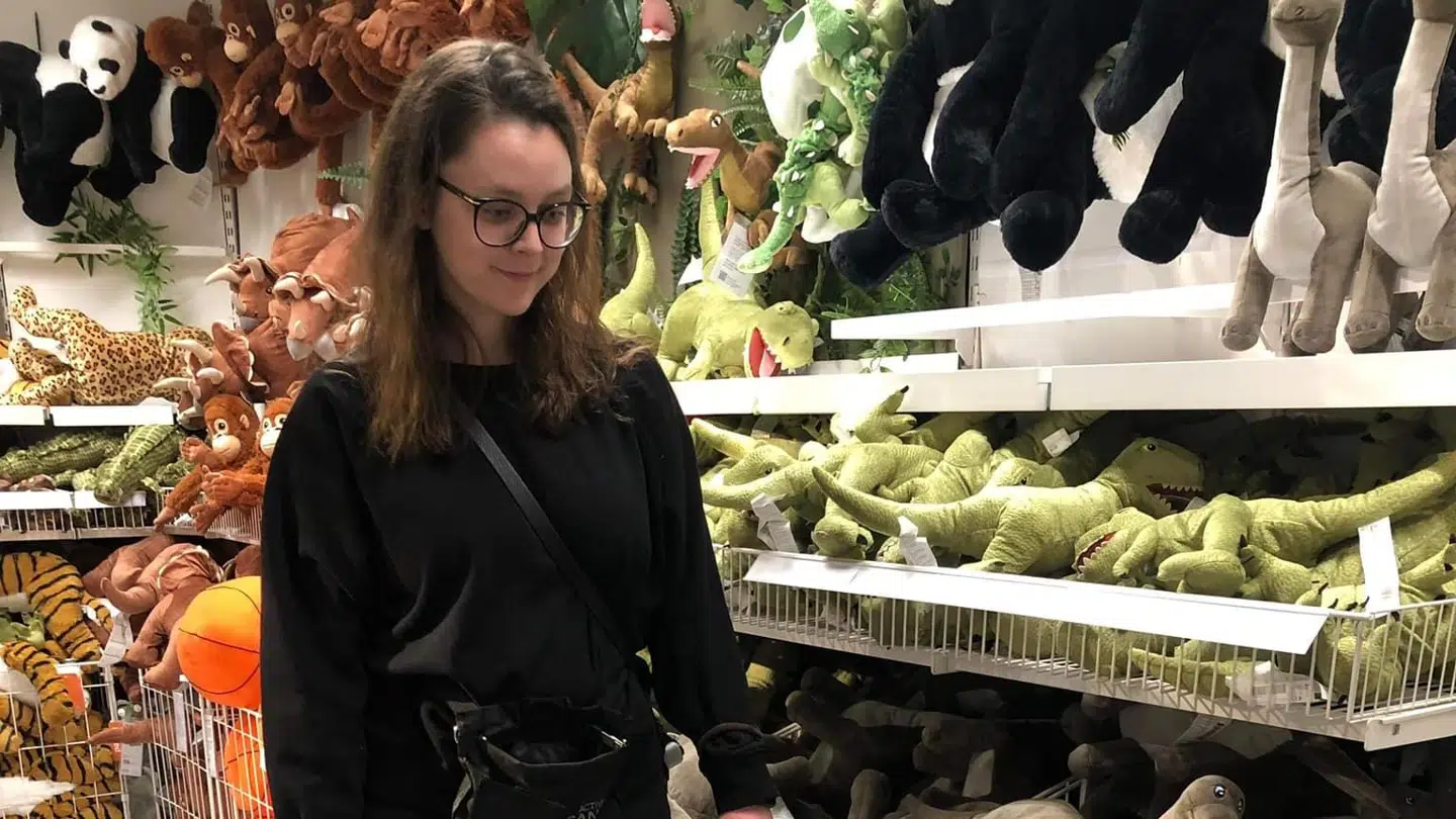 Mette Borchert Vahlun ville ønske, at folk ville respektere, at de ikke må klappe hunden Agnes, når hun eksempelvis er i butikker.