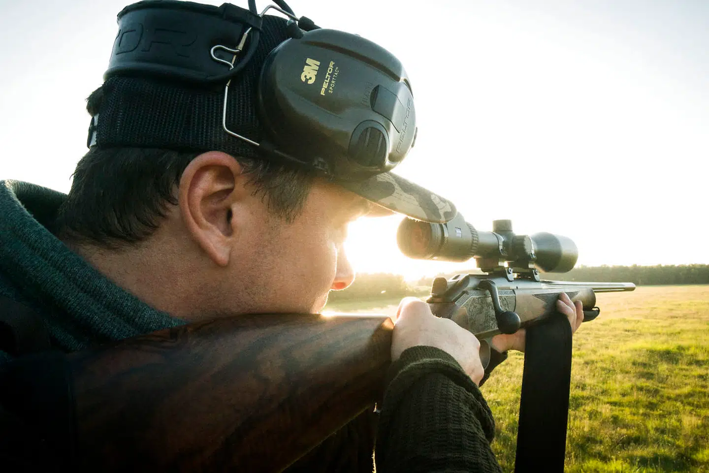 Berlingske på bukkejagt med køkkenchefen på Michelin-restaurant Kong Hans, Mark Lundgaard, og vi skal samtidig høre om, hvilke tanker han gør sig om jagt.