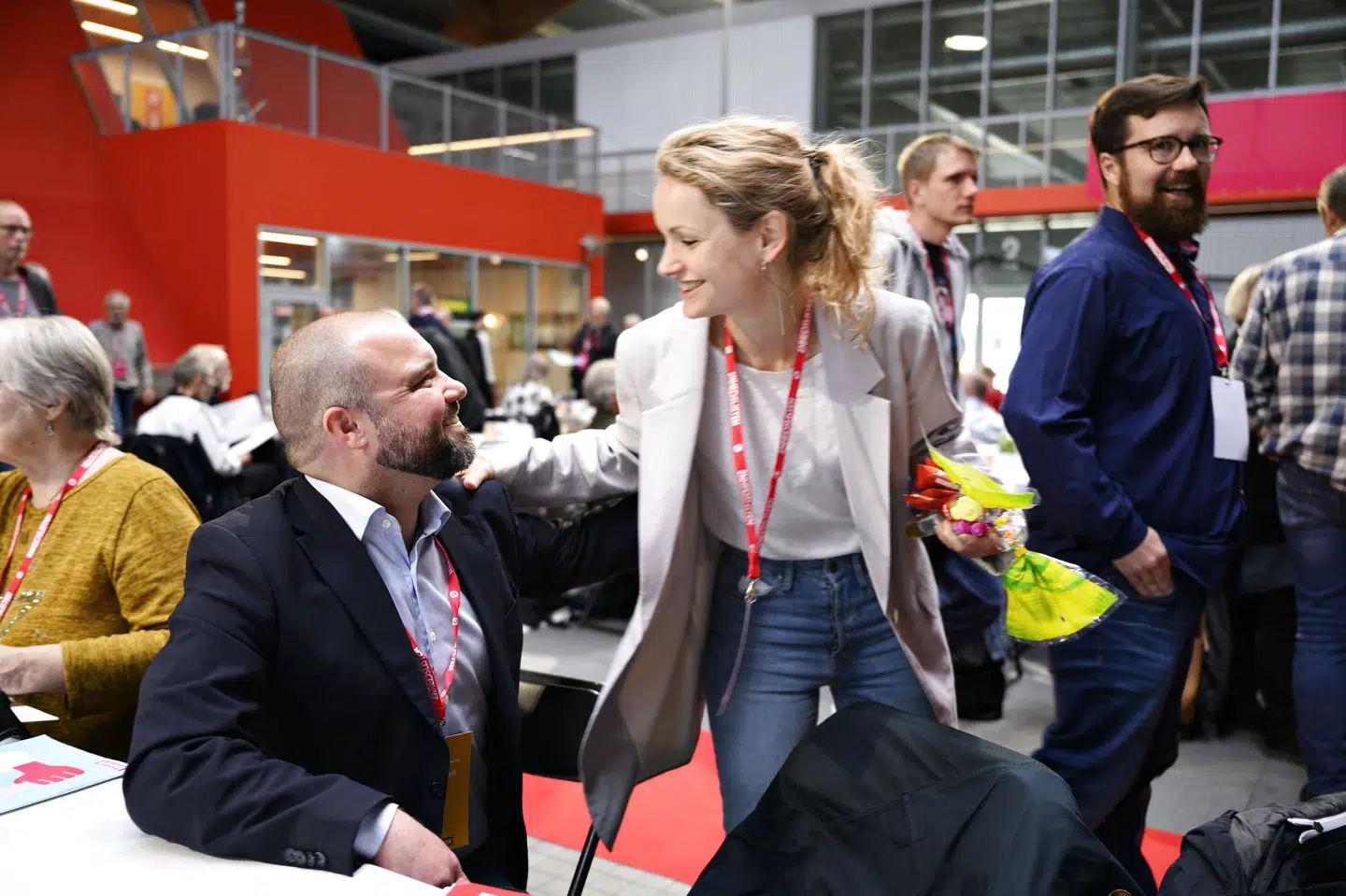 EU-parlamentariker Nikolaj Villumsen og tidligere politisk ordfører Pernille Skipper fra Enhedslisten fik stemt deres forslag til en ny EU-politik videre til sidste afstemningsrunde. Philip Davali/Ritzau Scanpix