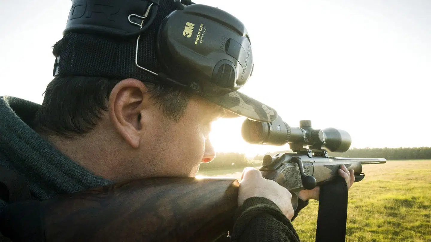 Arkivfoto: 20.000 jægere må lige vente forgæves på deres våbentilladelse til jagtrifler. Det betyder, at de misser årest største jagtdag, 16. maj, hvor bukkejagten går ind.