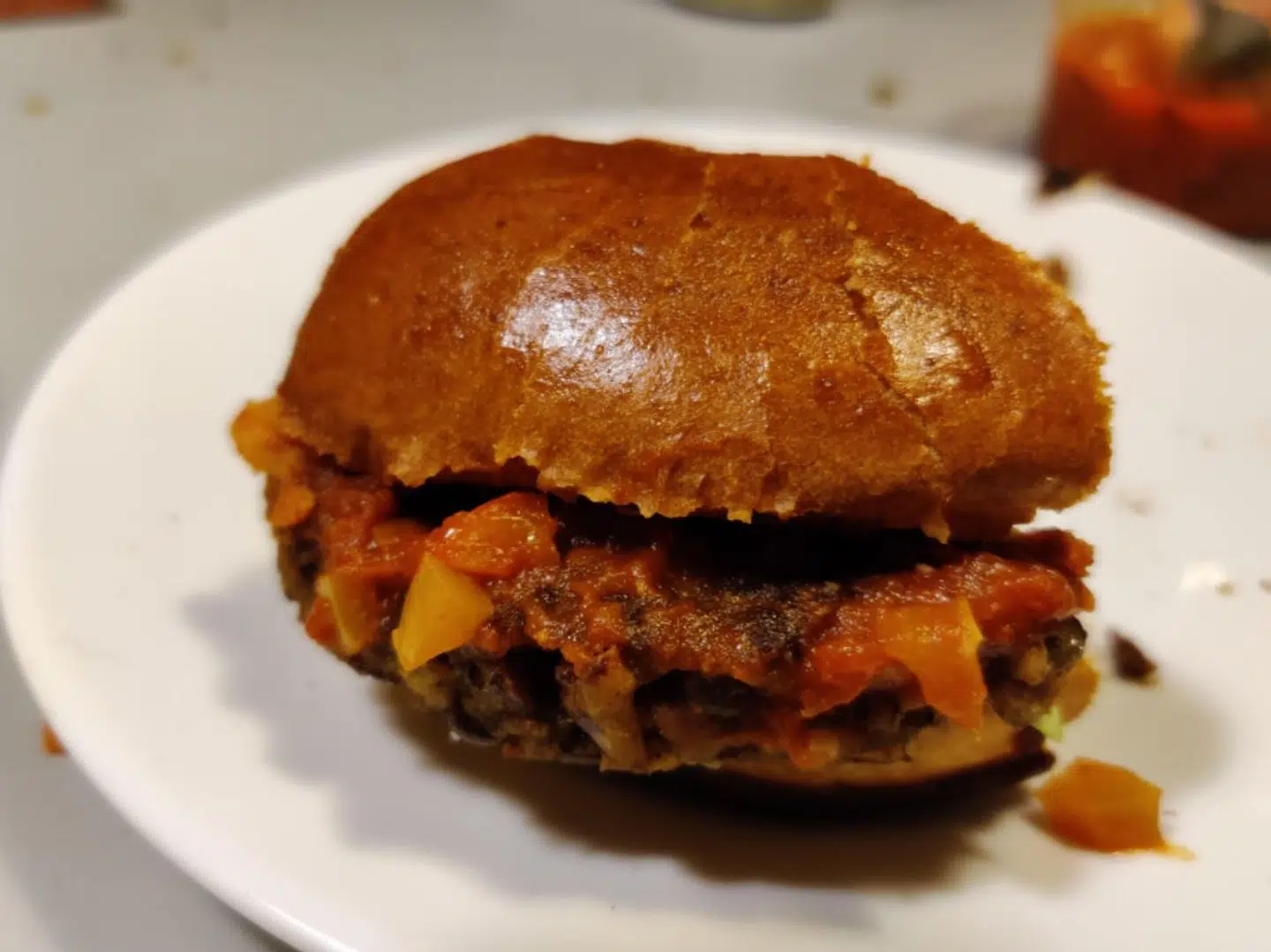 Den legendariske dixi-burger på Roskilde Festival bliver mindre i år, men koster det samme.