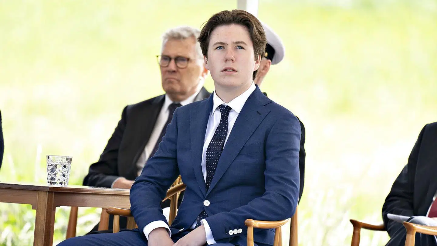 Overvældende mange stemmer mener, at Kongehuset bør trække prins Christian ud af Herlufsholm.