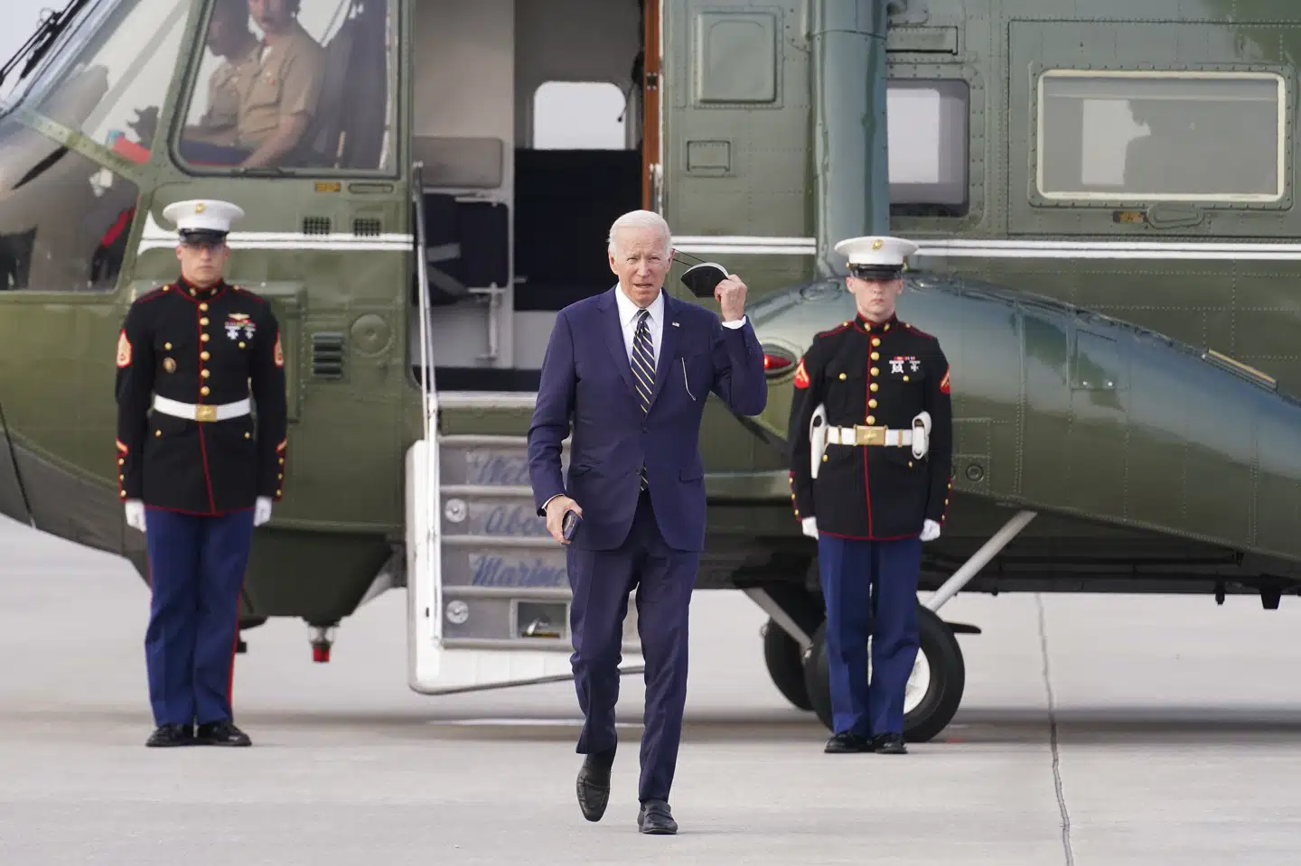 USA's præsident, Joe Biden, ankom onsdag til Chicago, hvor han blandt andet deltager i et velgørenhedsarrangement. Til arrangementet siger han, at en forestående afgørelse fra USA's højesteret kan få betydninger for eksempelvis retten til ægteskab mellem to af samme køn. Andrew Harnik/Ritzau Scanpix