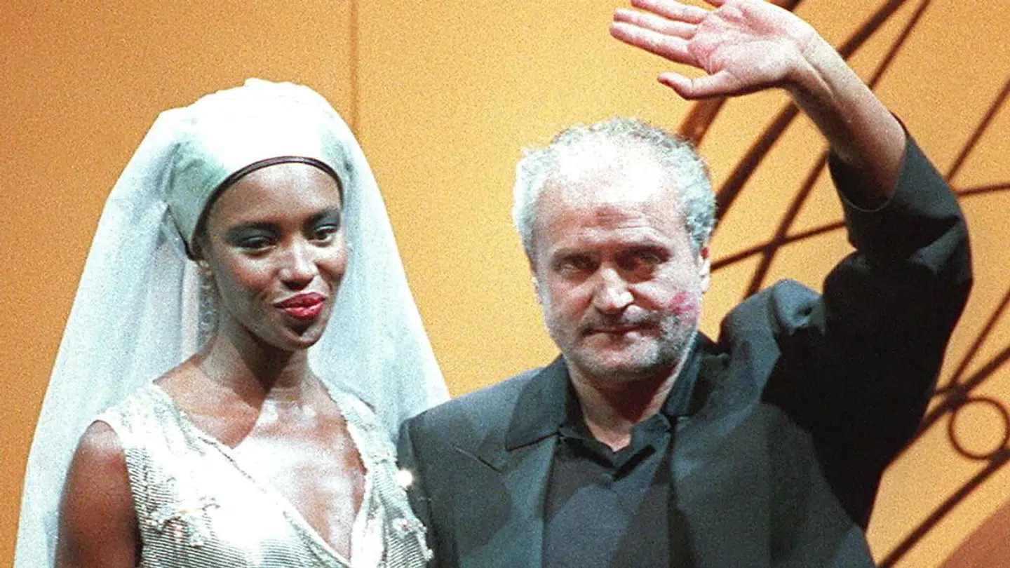 Gianni Versace sammen med en ung Naomi Campbell.