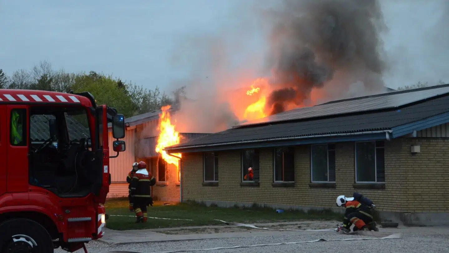 Fredag aften udbrød der brand på Gislev Friskole på Fyn. Foto: Presse-fotos.dk