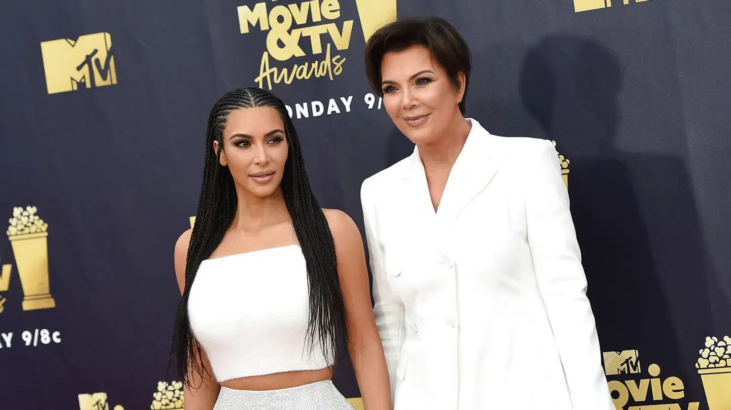 Kim Kardashian med sin mor - og manager - Kris Jenner.
