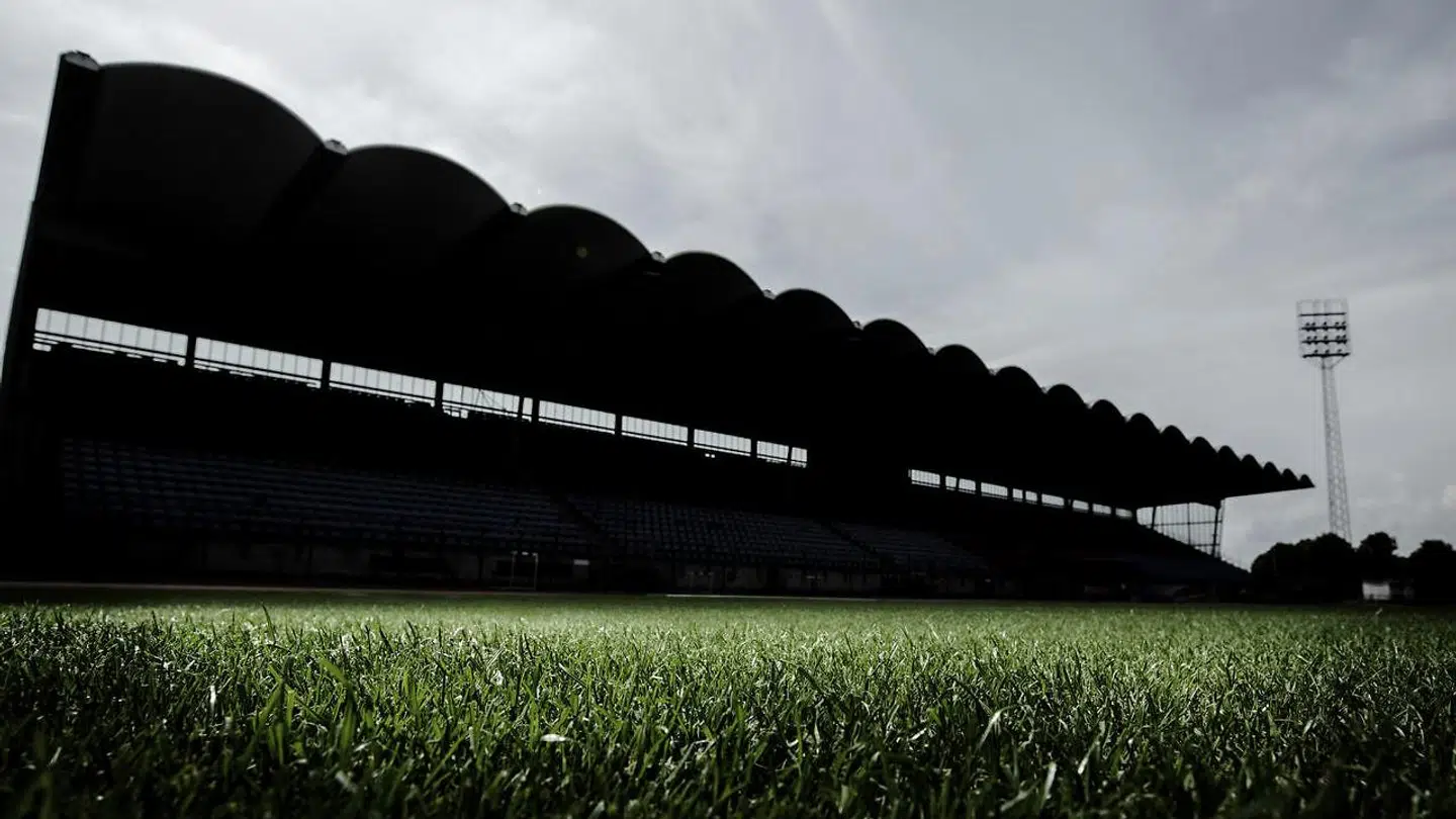 En oprykning til Superligaen betyder nye krav til det stadion, Hvidovre IF spiller sine hjemmekampe på. Men kommunen skal ikke betale regningen, mener Hvidovres borgmester. Arkivfoto.