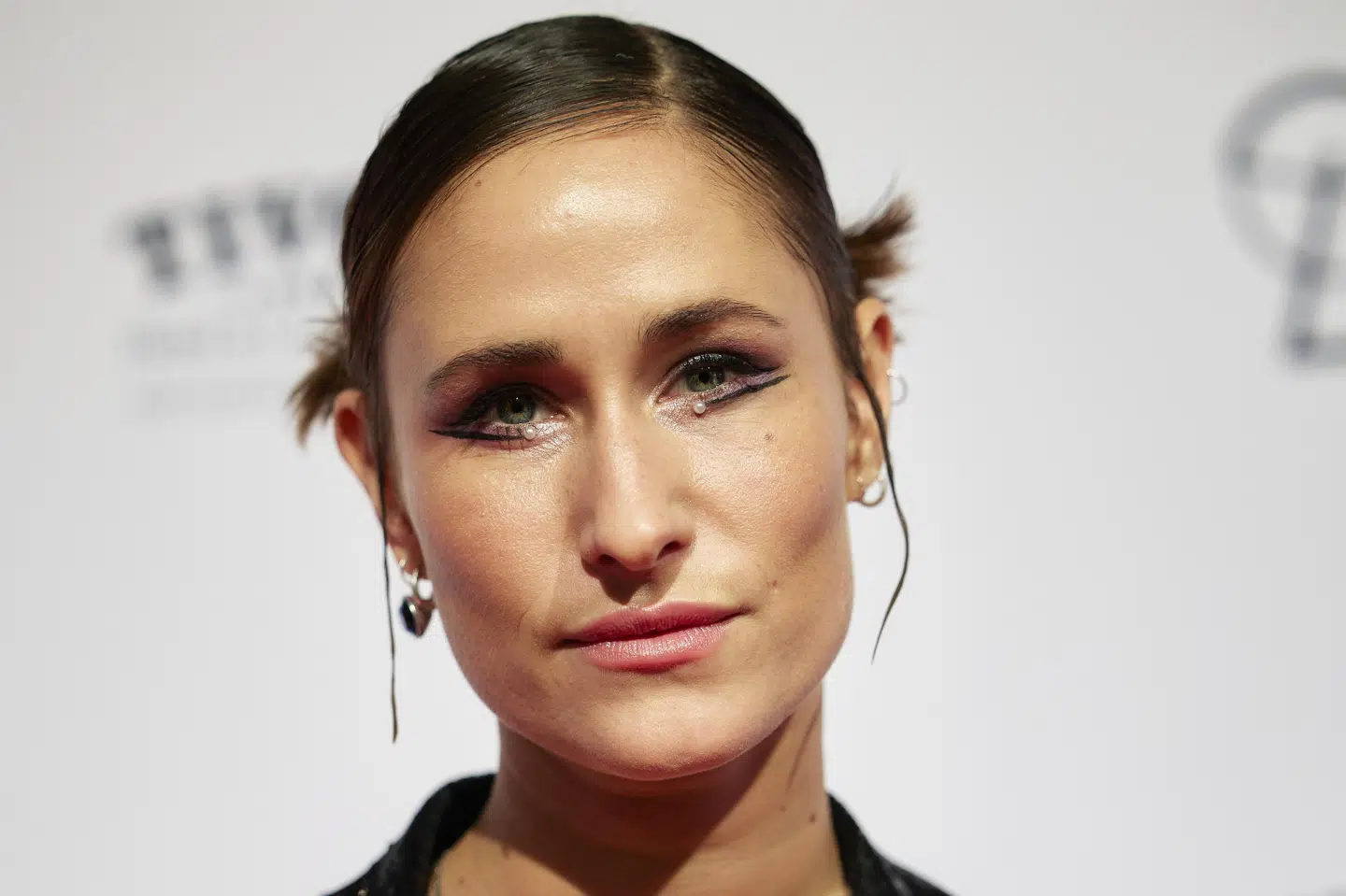 Det er knap halvandet år siden, at Rosalinde Mynster mistede sin far. Nu har hun skrevet en erindringsbog om ham, deres liv sammen og hans lange sygdomsforløb.