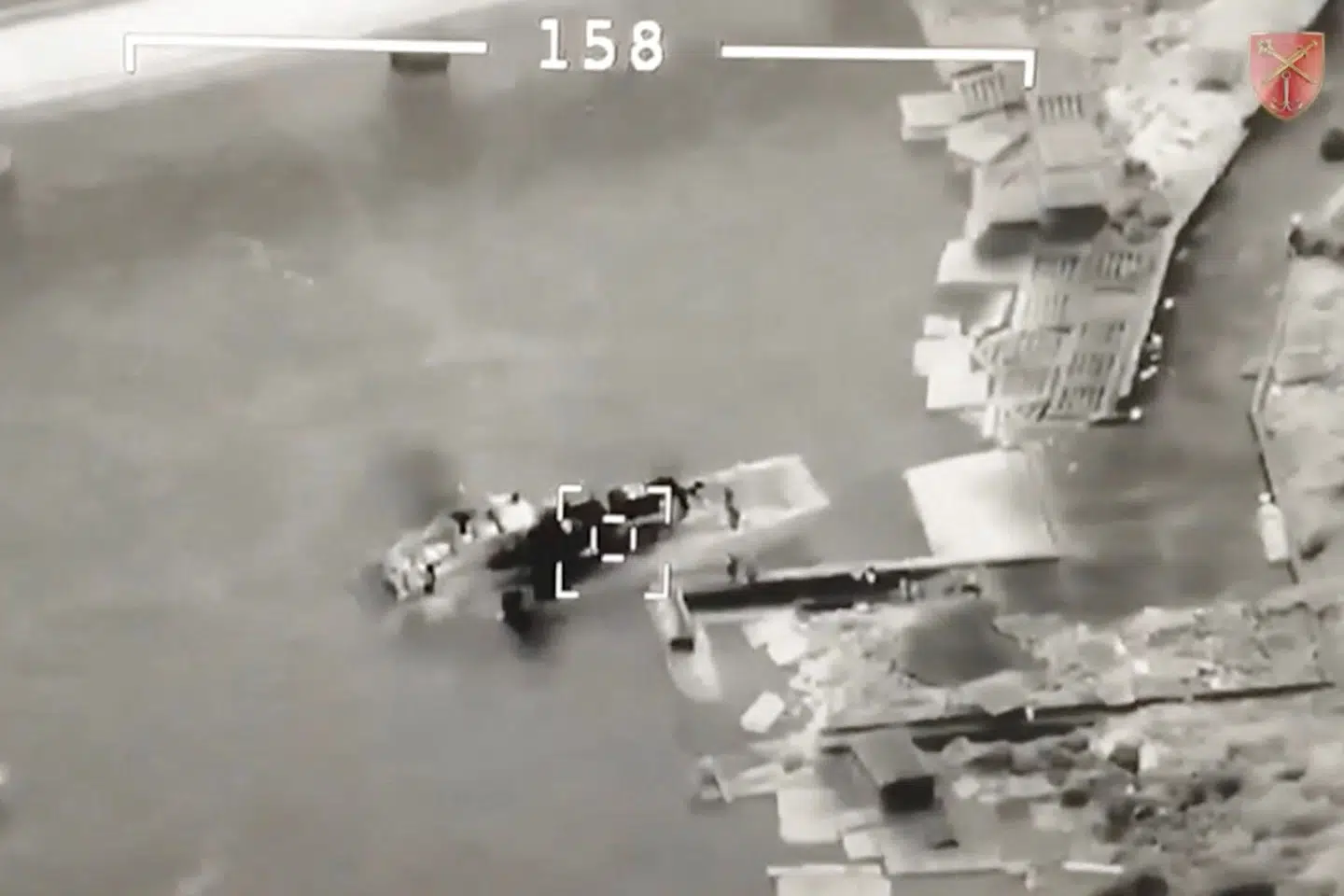 Et billede taget fra den angribende ukrainske drone viser det russiske landgangsfartøj ved Slangeøen, efter det er blevet ramt af en raket. Øen er ukrainsk, men blev erobret f Rusland kort efter krigens start i slutningen af februar. Ukrainian Ground Forces/Reuters