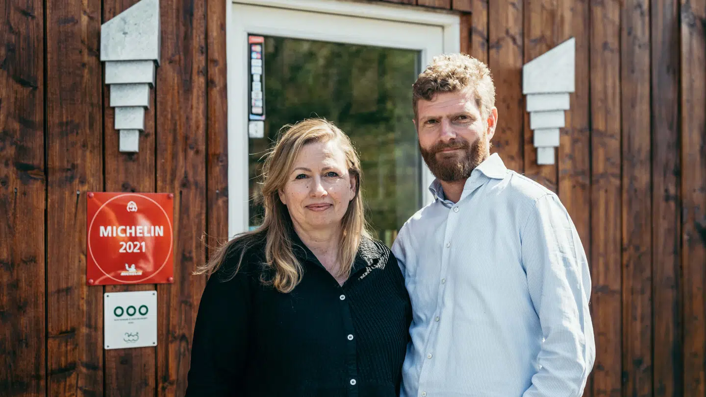 I december 2020 flyttede parret fra Friland til Tvingstrup nord for Horsens, hvor de har købt en landejendom med fire hektar jord og ansat en landmand til at dyrke bæredygtigt landbrug. Men Restaurant Moment bliver liggende i Feldballe.