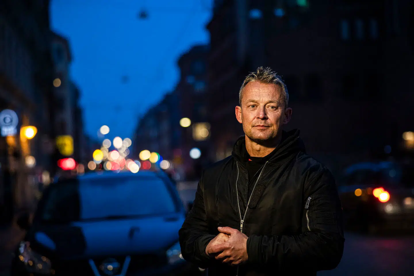 René Dahl Andersen blev specialtrænet som undercover-agent hos FBI og var i en langvarig operation med en udenlandsk efterretningstjeneste med til at fælde en international narkobaron og hans slæng.