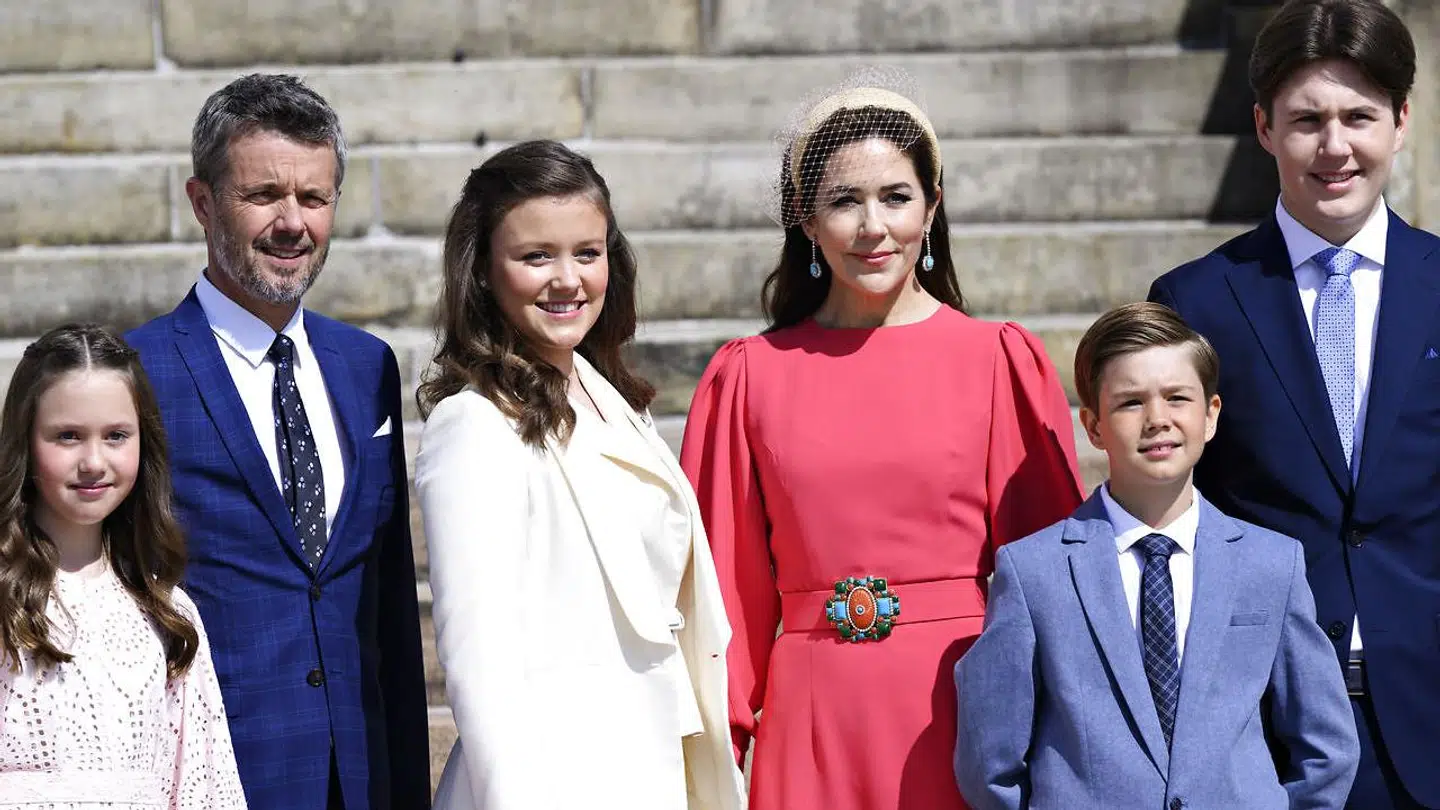 Kronprinsfamilien bør trække børnene hjem fra Herlufsholm Kostskole øjeblikkeligt.