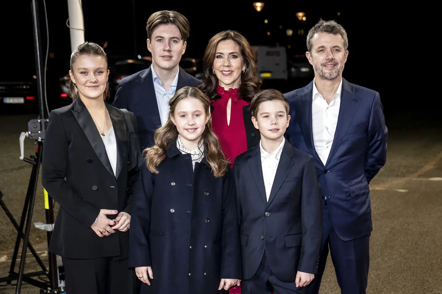 Kronprinsparret med deres fire børn. Prins Christian går på Herlufsholm, og prinsesse Isabella begynder efter planen på skolen i 9. klasse efter sommerferien. (Arkivfoto). Mads Claus Rasmussen/Ritzau Scanpix