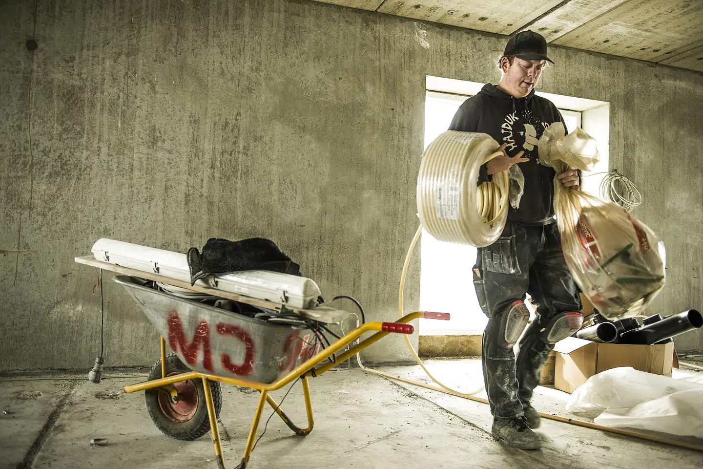 Den store efterspørgsel på arbejdskraft kan især mærkes i elektrikerbranchen, hvor der er mangel på faglærte. (Arkivfoto). Søren Bidstrup/Ritzau Scanpix