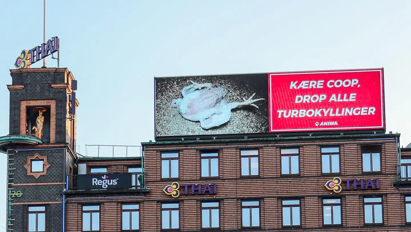 Et af de mange store skilte, Anima har placeret i Danmark.