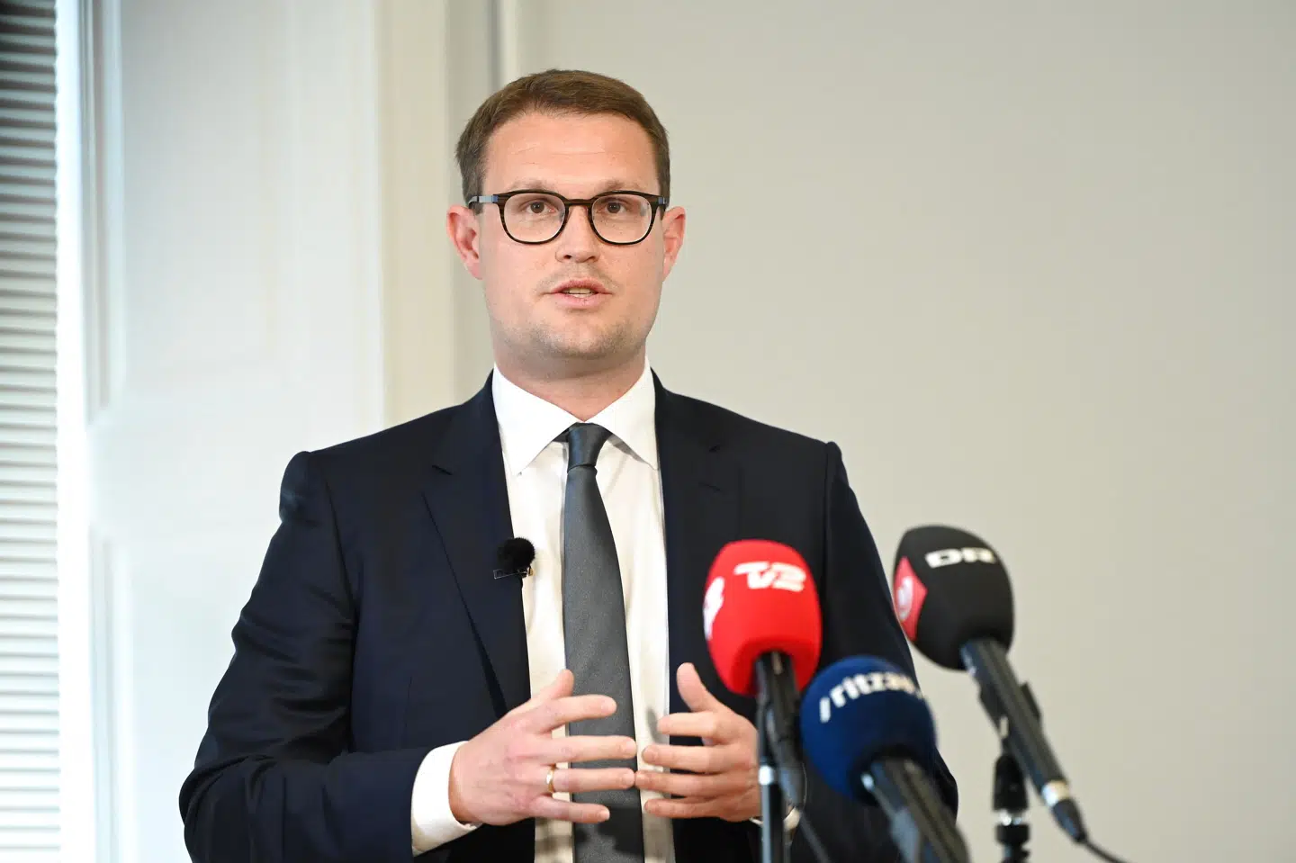 Indenrigs- og boligminister Christian Rabjerg Madsen (S) overtager fra Kaare Dybvad Bek (S) ved ministeroverdragelse i Indenrigs- og Boligministeriet i København mandag den 2. maj 2022. Philip Davali/Ritzau Scanpix