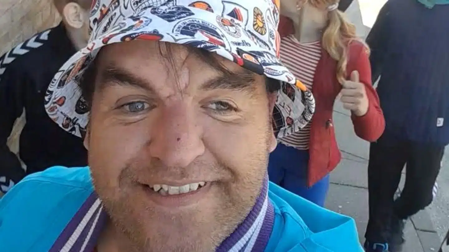 Nicolai Aagard tager rundt i landet og kæmper mod mobning under sloganet »baglæns mod mobning«, hvor han vender mobningen ryggen sammen med skolebørn.