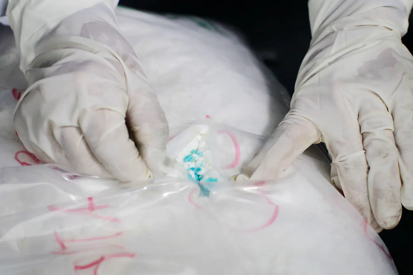 De tre narkohajer udvekslede både tekst og billeder af narko på deres særligt sikrede mobiltelefoner, som politiet dog fik lirket op. Arkivfoto.