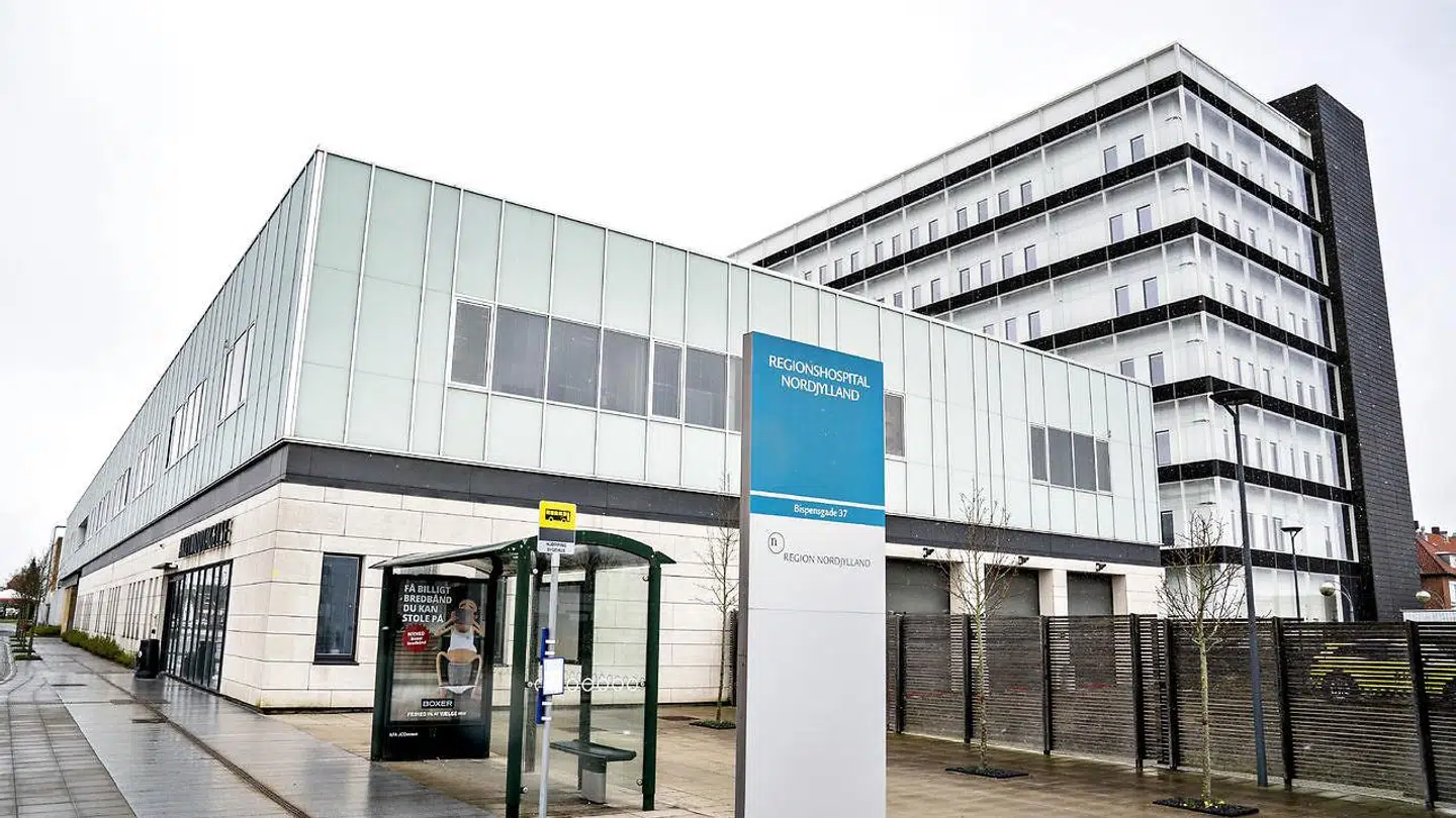 Ny rapport kortlægger en række krænkelsessager hos n afdød gynækolog på Regionshospitalet Hjørring.