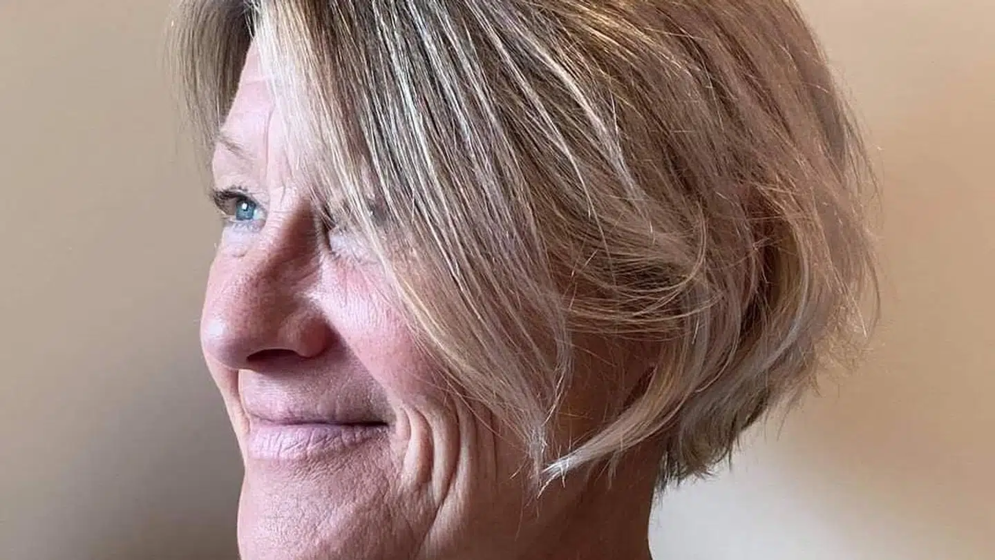 Det har kostet Dorthe Brauner Jensen en sigtelse at give en hest på Molslaboratoriet et stykke æble.